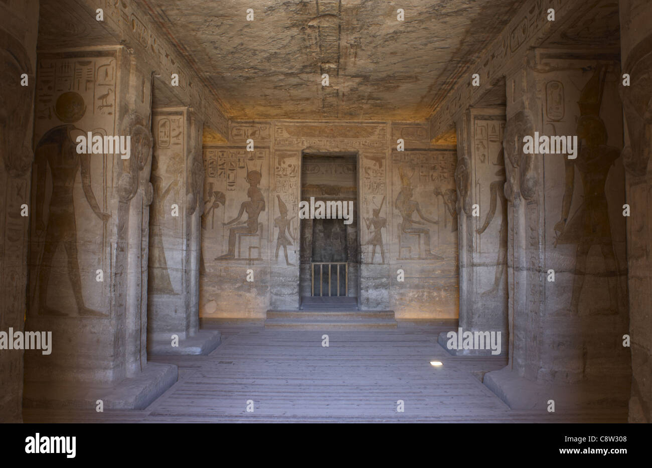 L'art égyptien petit temple ou temple d'Hathor. Vue de l'intérieur. 19e dynastie. Nouveau Royaume. Abu Simbel. L'Égypte. Banque D'Images