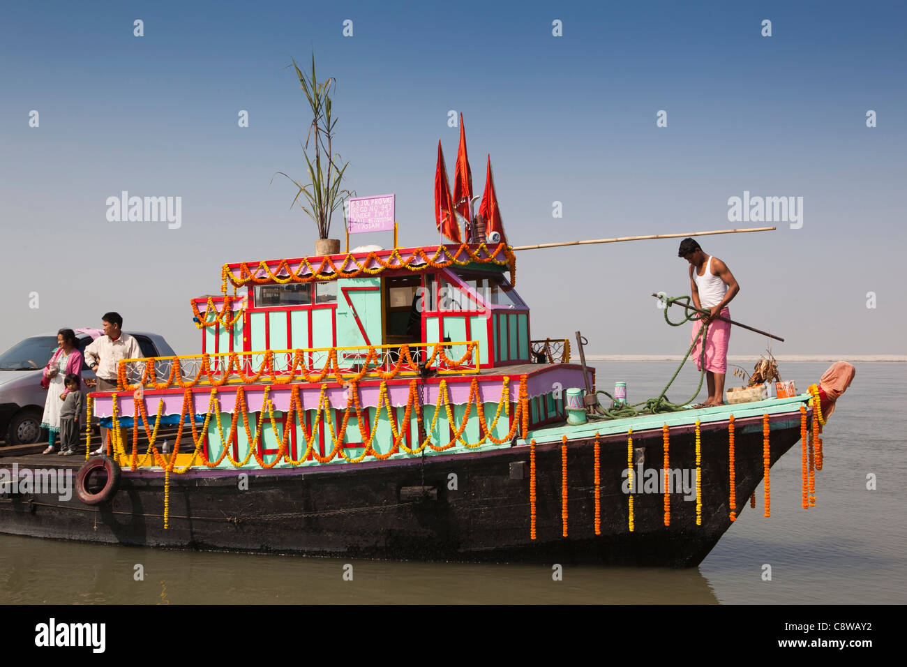 L'Inde, Assam, Kumba, Brahmapoutre ferry décorée pour miel Banque D'Images