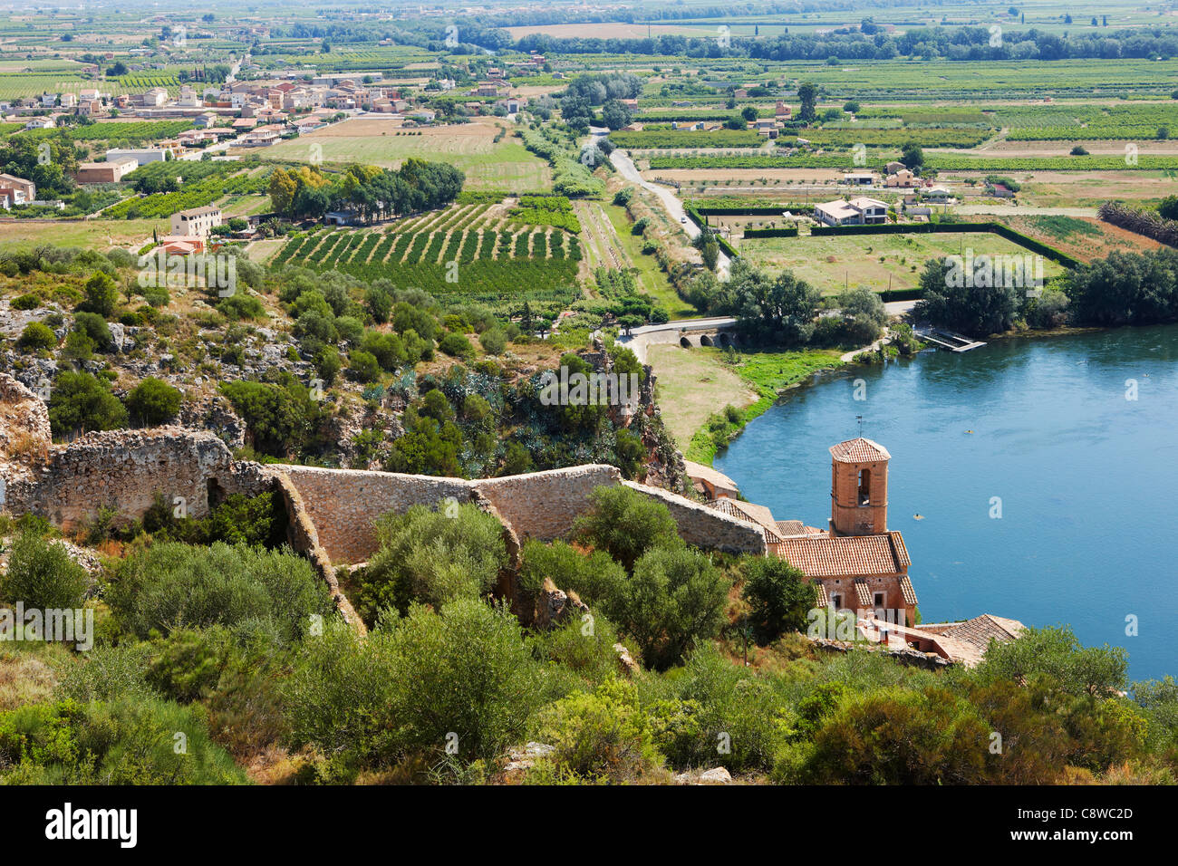 Vue depuis le château de Miravet vers l'Èbre. Miravet village, Catalogne, Espagne. Banque D'Images