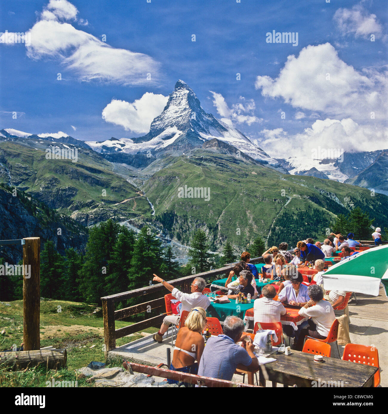 Restaurant de montagne et le Mont Cervin Zermatt Valais Suisse Banque D'Images