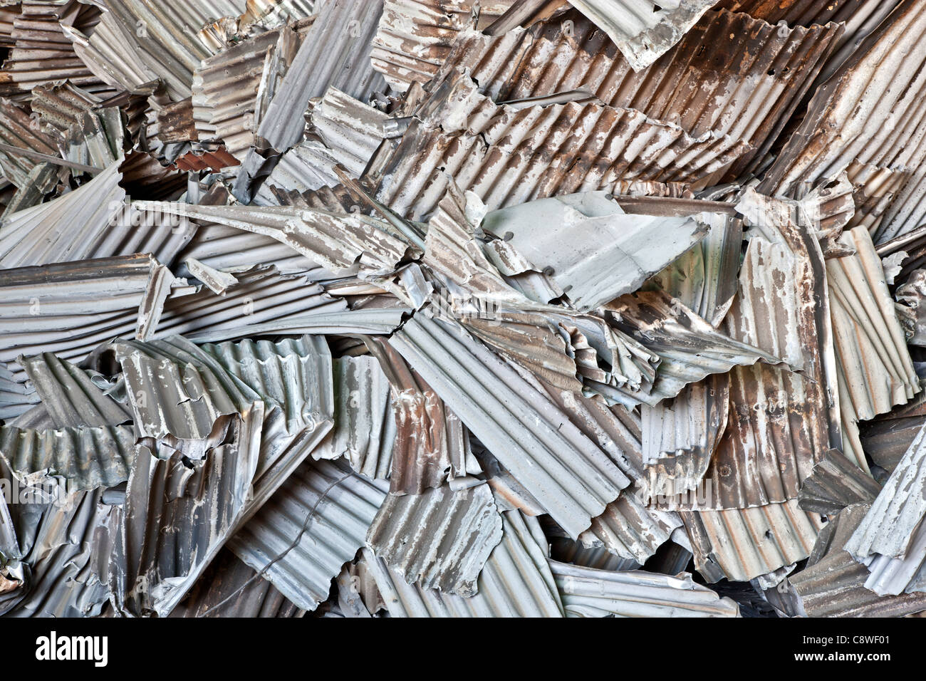Le recyclage, les feuilles d'aluminium ondulé Banque D'Images