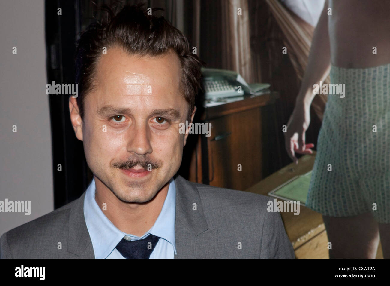 Giovanni Ribisi devant le hall des arrivées pour le rhum DIARY Premiere, Los Angeles County Museum of Art (LACMA), Los Angeles, CA, 13 Octobre Banque D'Images