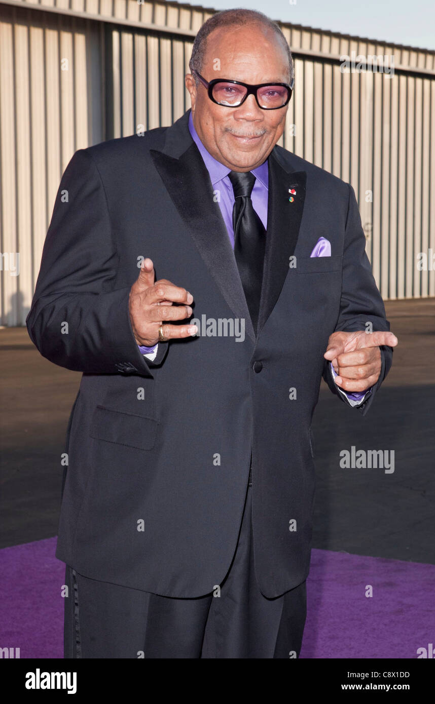 Quincy Jones présente à l'Alfred Mann Foundation Gala annuel Black-Tie, Barker Hangar, Santa Monica, CA, 16 Octobre Banque D'Images