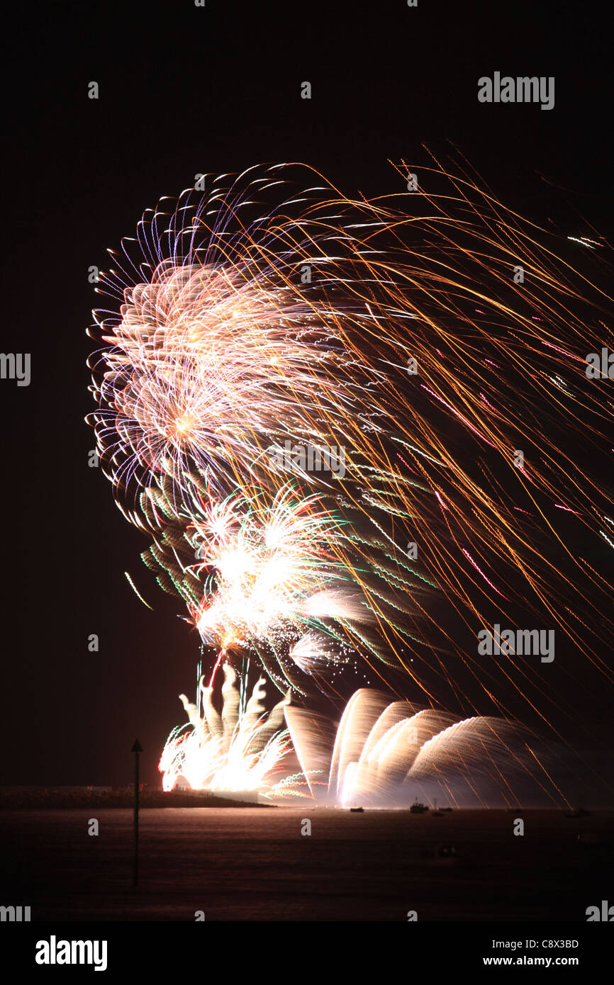 D'artifice. Morecambe, Lancashire. L'Angleterre. Septembre. Banque D'Images