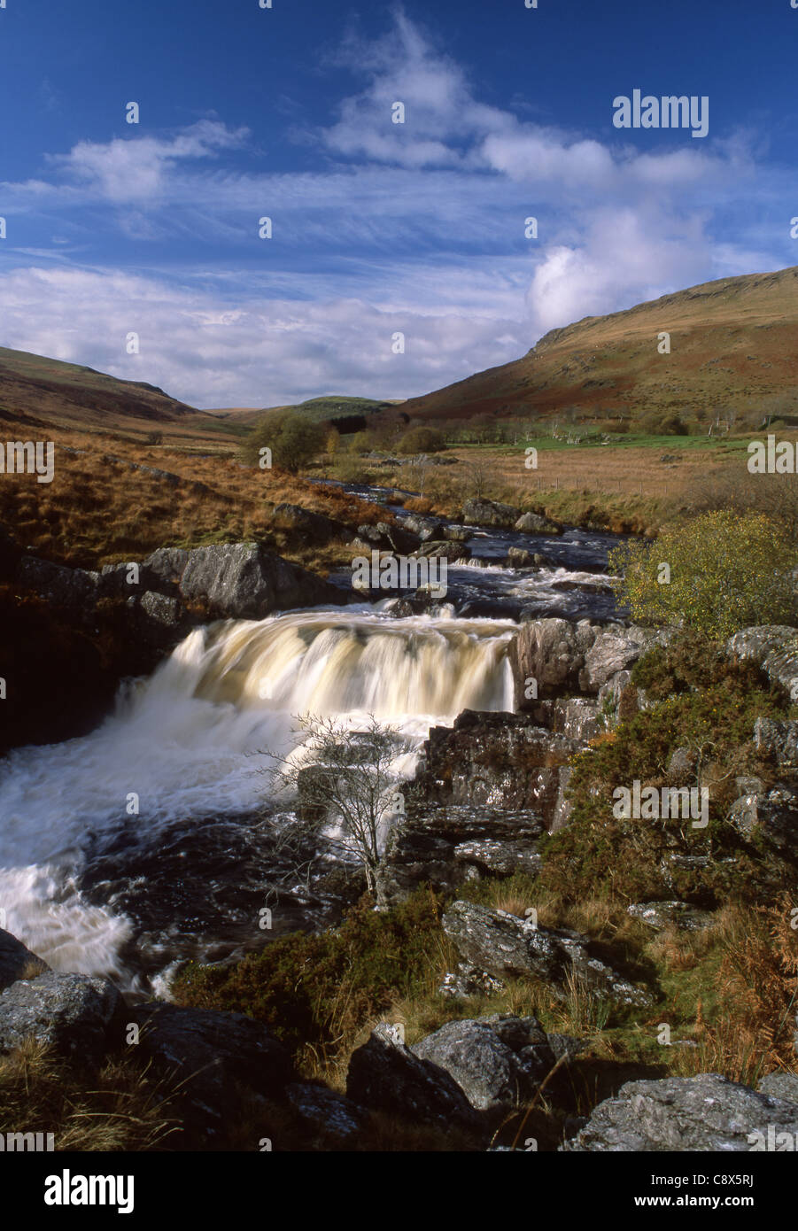 Afon Claerwen Claerwen cascade de la rivière en plein essor à l'automne près de Elan Valley Cambrian Mountains Powys Pays de Galles UK Banque D'Images