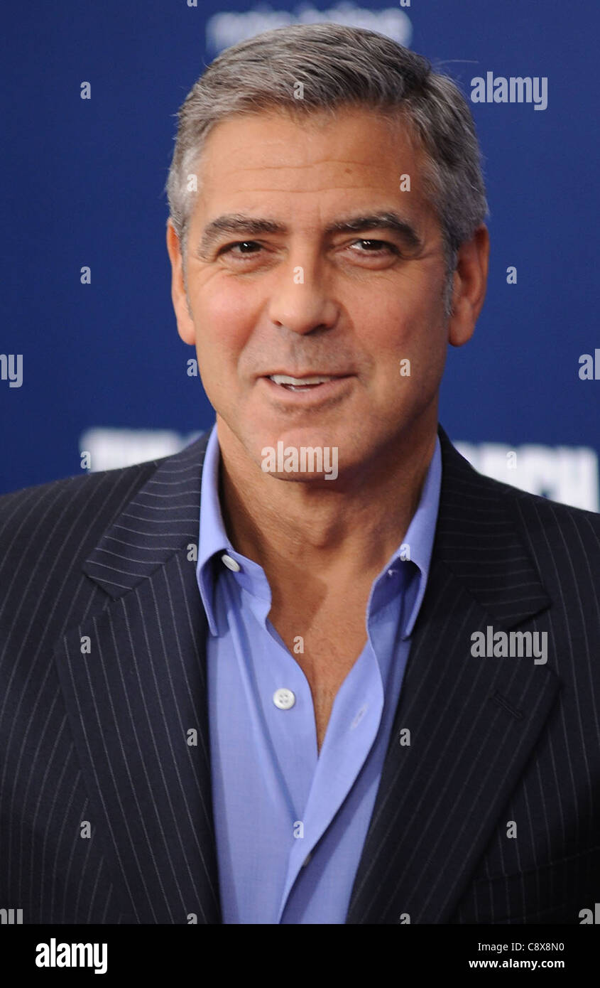 George Clooney arrivalsIDES PremiereZiegfeld mars New York Theatre New York NY le 5 octobre 2011 Photo Kristin Callahan/Everett Banque D'Images