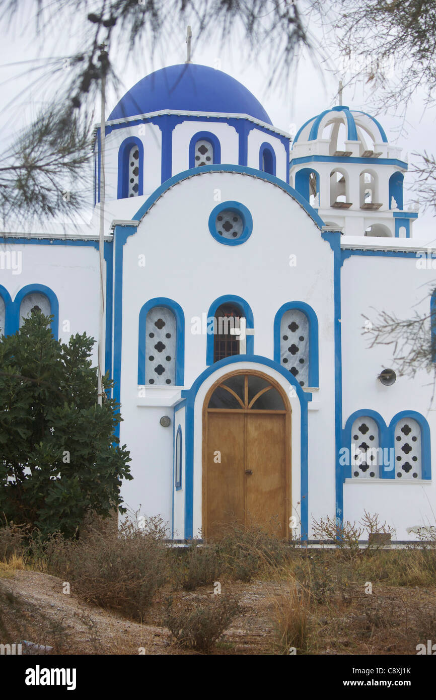 Une église orthodoxe grecque de l'île de Santorini, Grèce. Banque D'Images