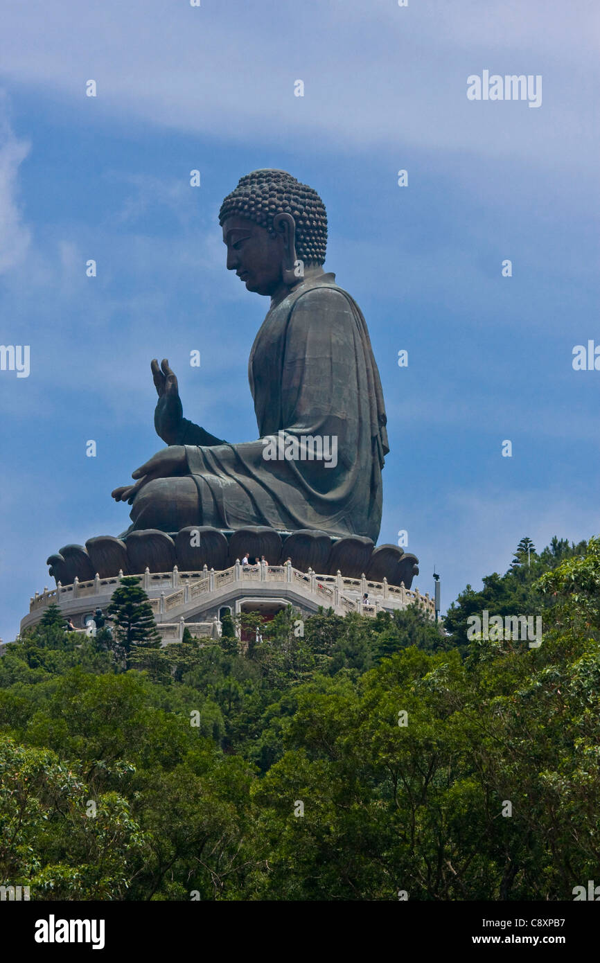 Tian Tan bronze géante (Big Buddha) statue sur l'île de Lantau, Hong Kong Banque D'Images