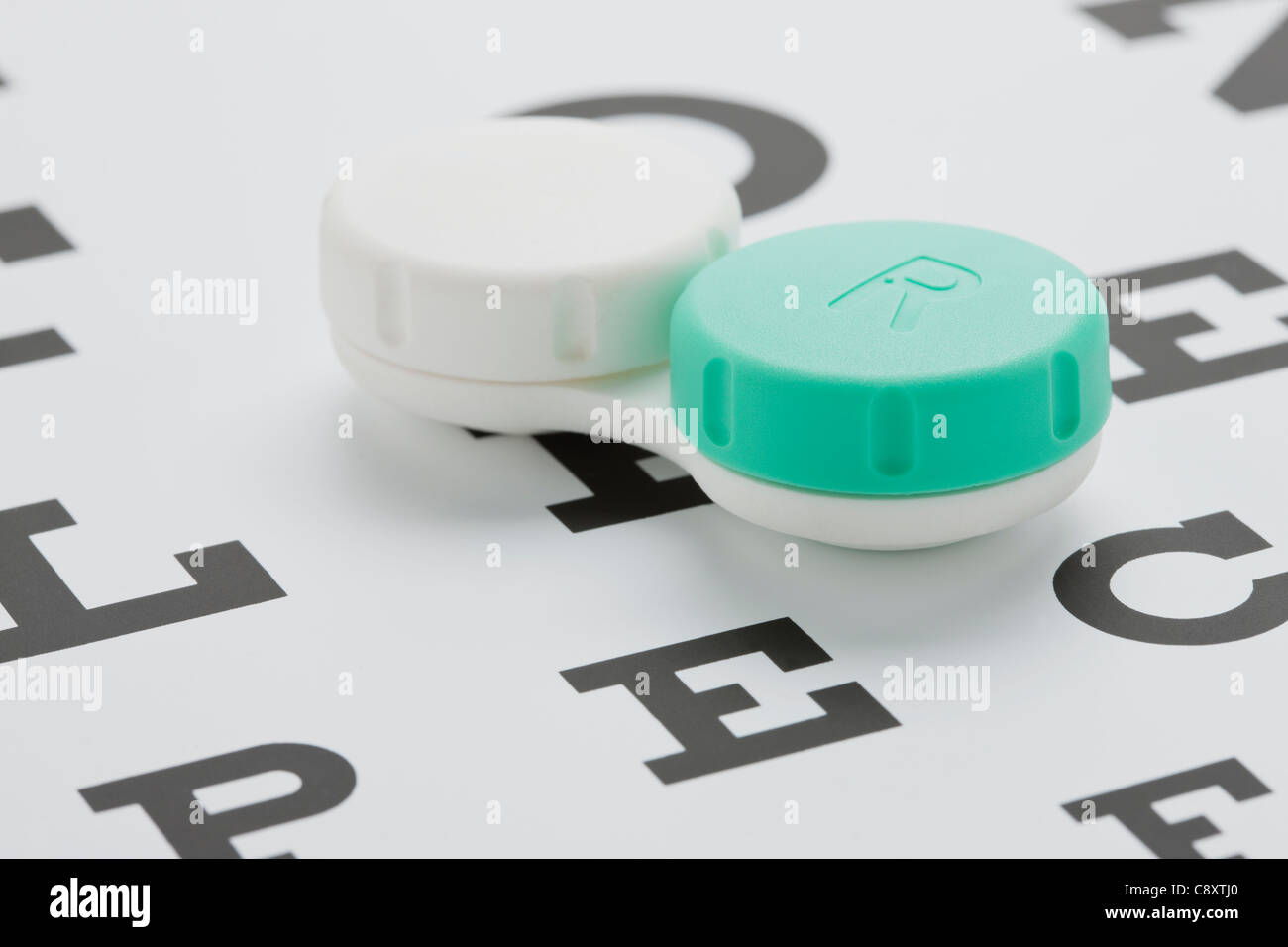 En cas de lentilles de contact sur l'œil, studio shot Banque D'Images