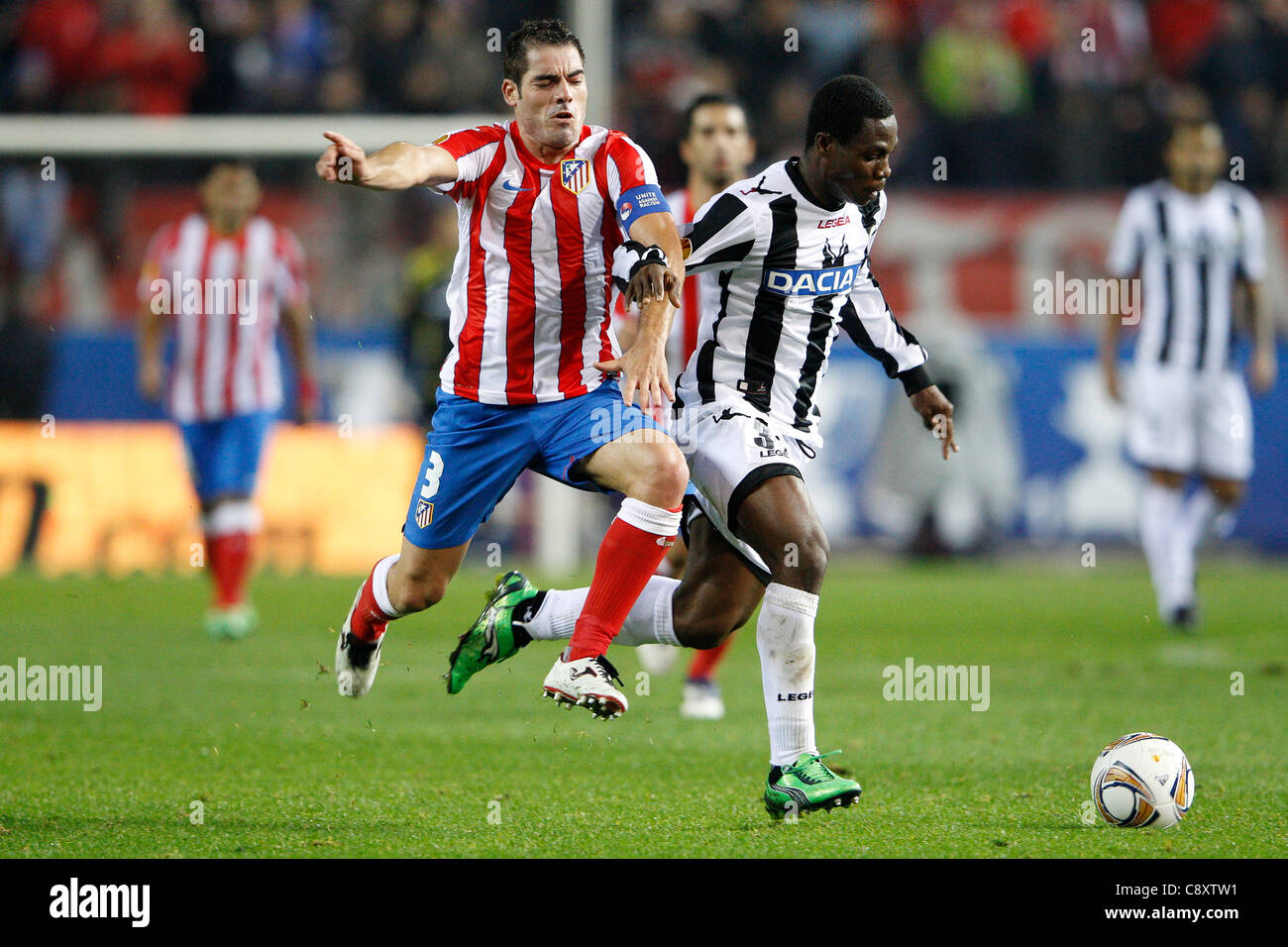 03.11.2011 Madrid, Espagne, l'UEFA Europa League 2011/2012, au stade Vicente Calderon. Madrid vs Udinese. Photo montre Antonio Lopez et Thierry Doubai Banque D'Images