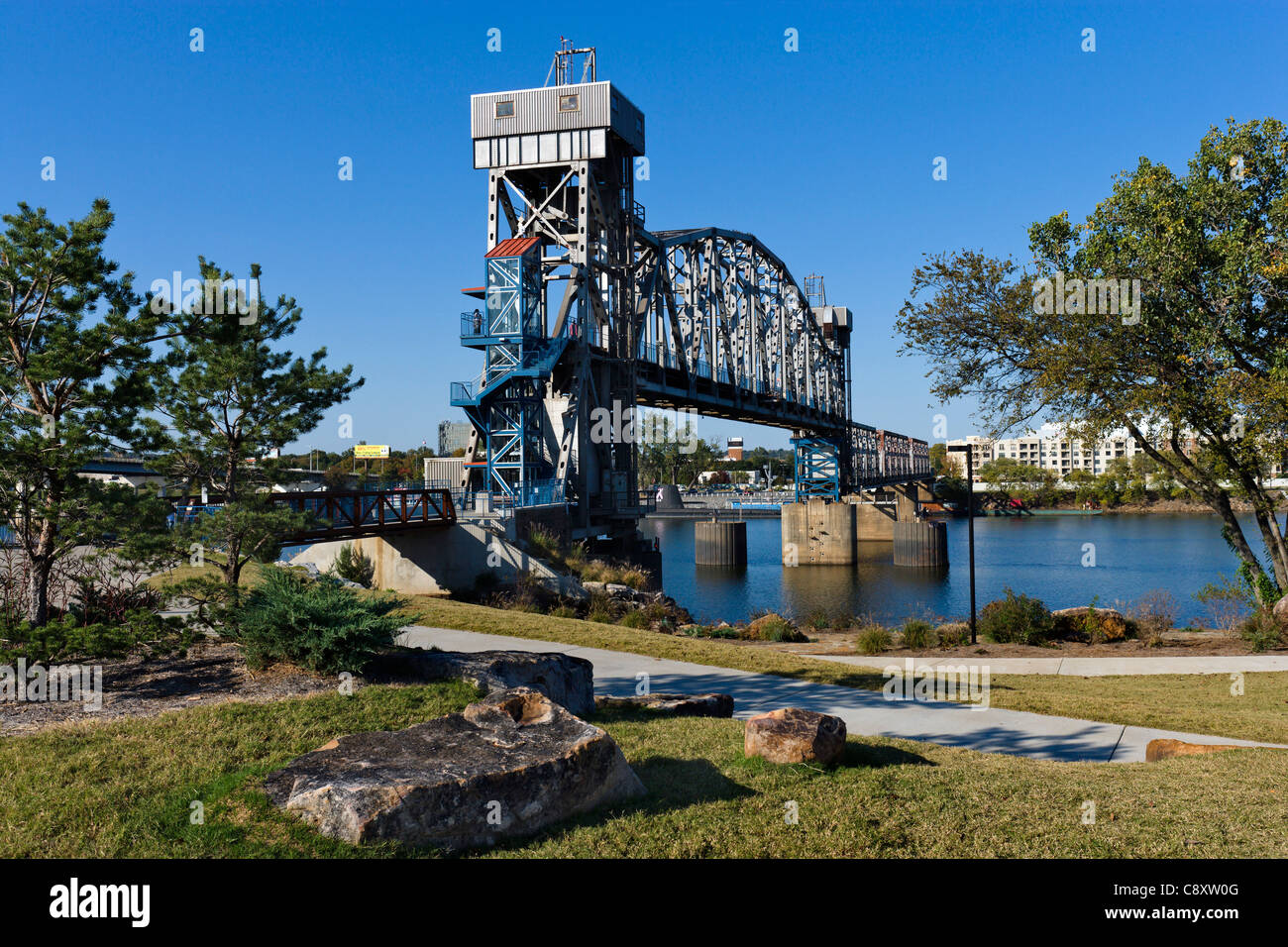 La Jonction pont (un ancien pont de chemin de fer) au cours de la rivière Arkansas, Riverfront Park dans le centre-ville de Little Rock, Arkansas, États-Unis Banque D'Images