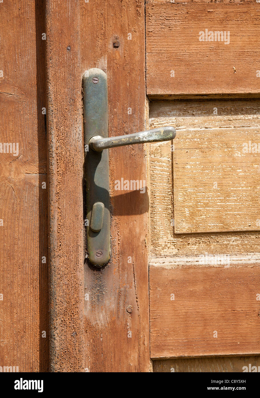 Vieille porte et cliques Banque D'Images