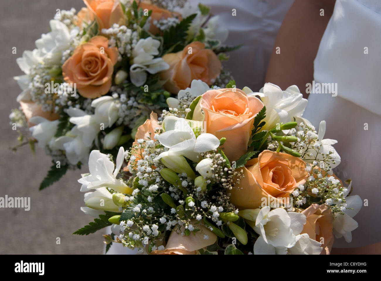 Pêche, de bouquets de mariée blanc et vert Photo Stock - Alamy