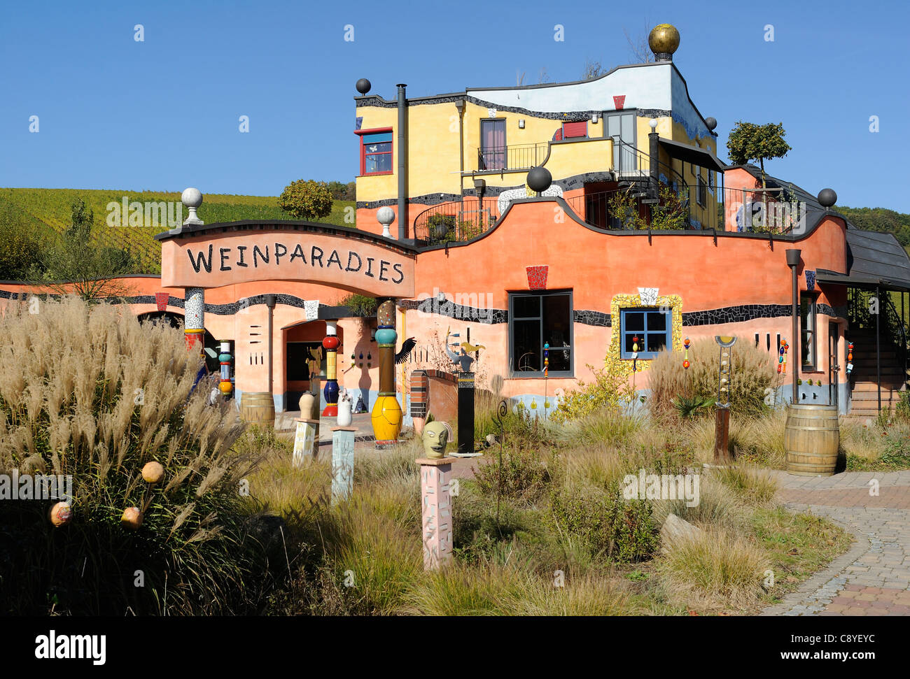 Maison Hundertwasser 'IM' Weinparadies Hirn, exploitation viticole, Untereisenheim, district de Wurtzbourg, en Basse-franconie, Allemagne Banque D'Images