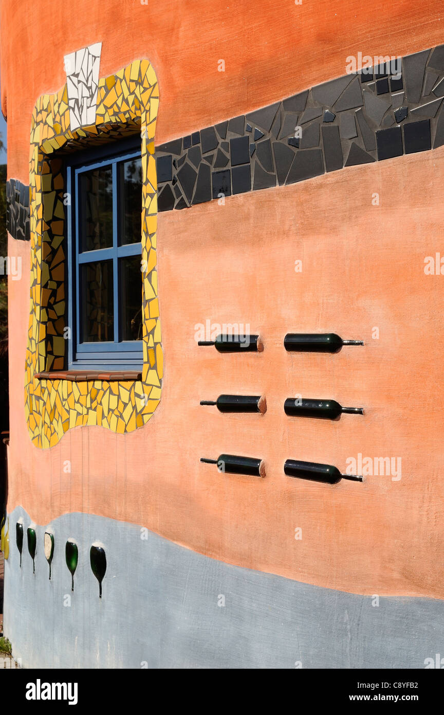Maison Hundertwasser 'IM' Weinparadies Hirn, exploitation viticole, Untereisenheim, district de Wurtzbourg, en Basse-franconie, Allemagne Banque D'Images