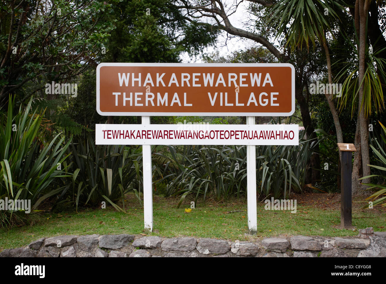 Village thermal de Whakarewarewa signe, île du Nord, Nouvelle-Zélande Banque D'Images