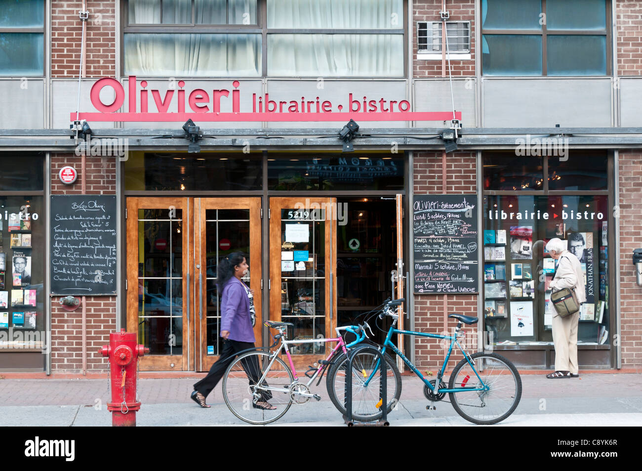 Scène de rue et de langue française sur la librairie de la rue Côte-des-Neiges Montréal Québec Banque D'Images
