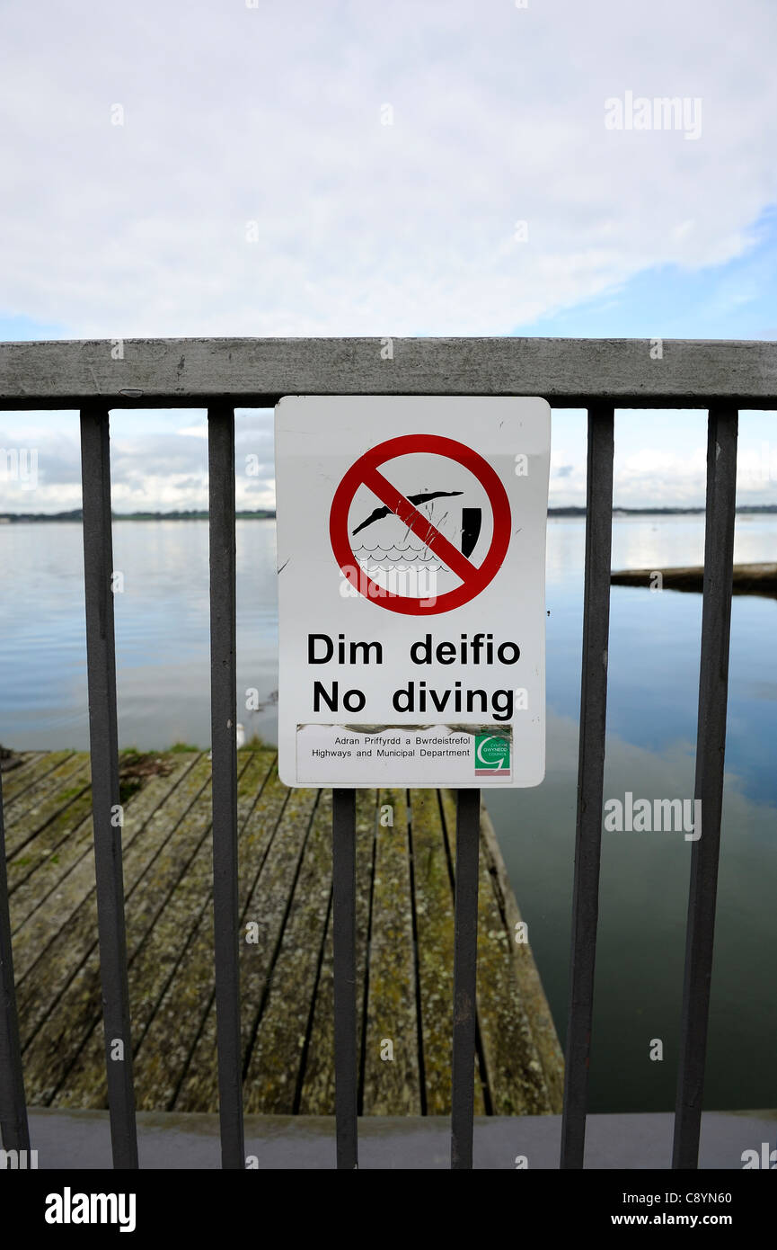 Aucun signe de plongée en anglais et en gallois dim deifio caernarfon gwynedd North Wales UK Banque D'Images