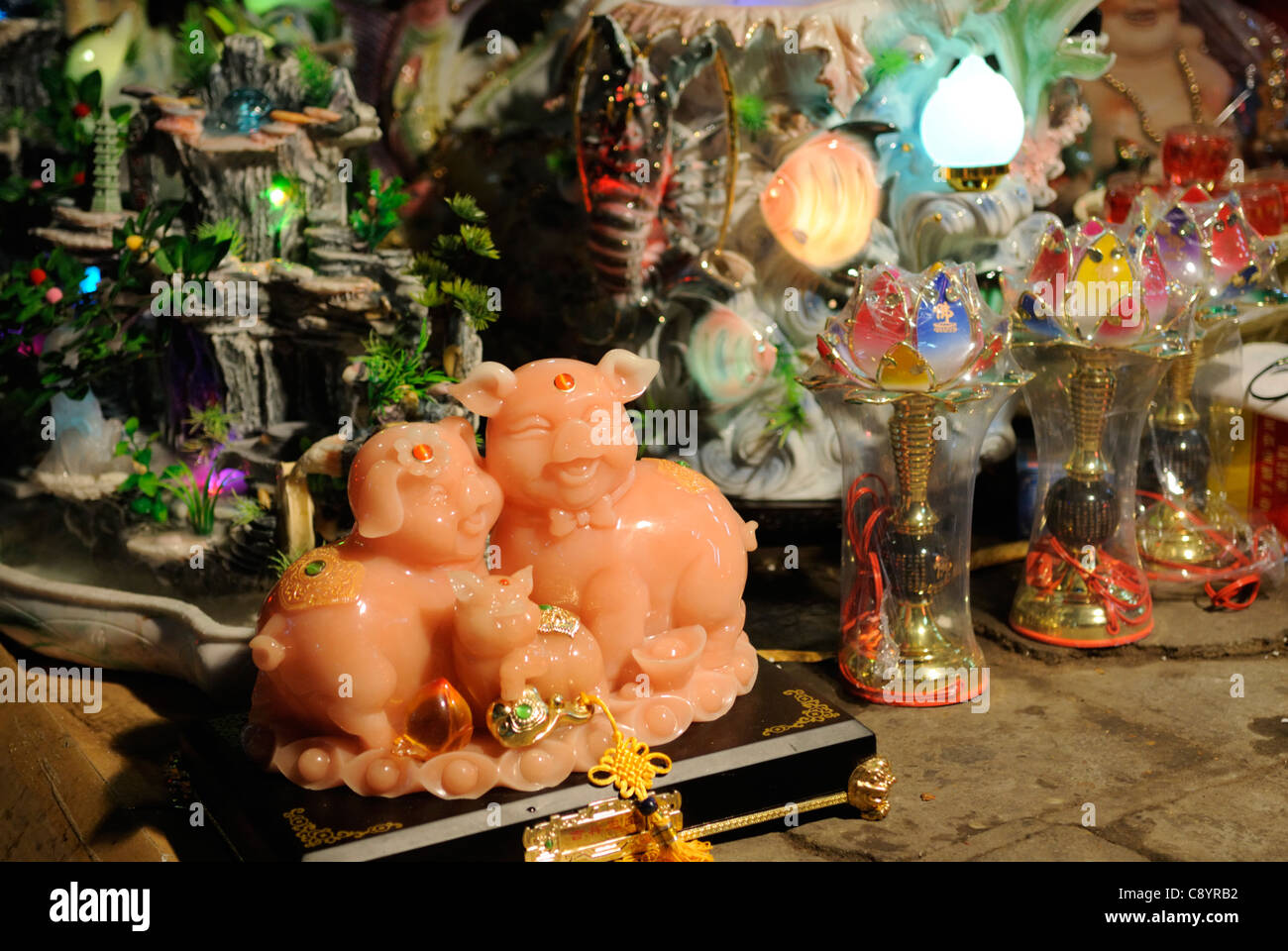 L'Asie, Vietnam, Hanoi. Vieux quartier de Hanoi. Professionnels des porcs dans la boutique... Banque D'Images