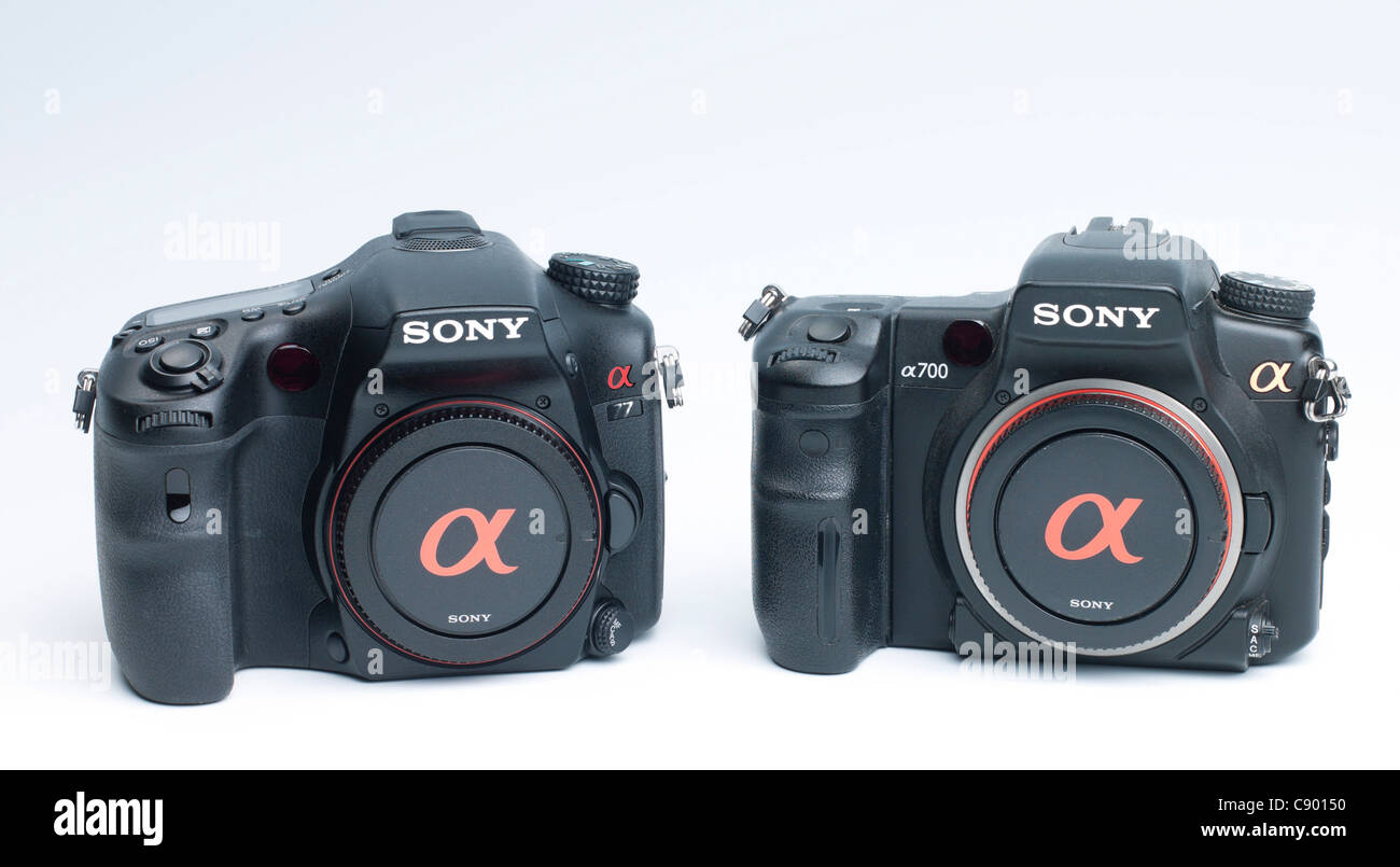 Sony Alpha 77 pellicule translucide mono-objectif numériques caméra système de miroir - vu par rapport à 2007 Alpha 700 Banque D'Images