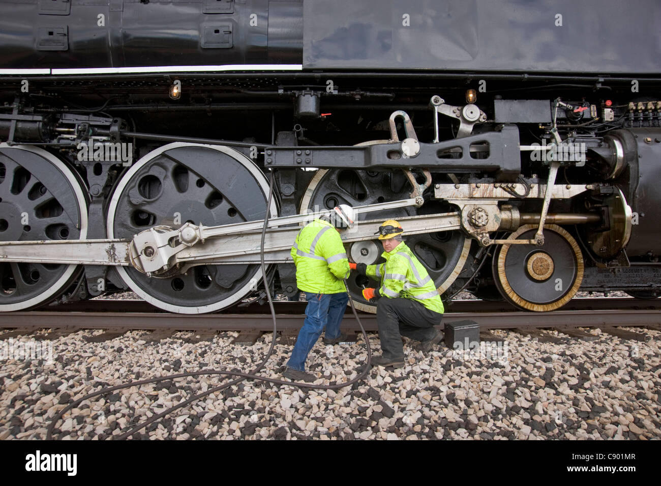 Union Pacific train d'équipage l'huile (80 pouces massive 2 032 mm) roues pilote du 486 340 lb (220,6 tonnes) machine à vapeur 844. Banque D'Images