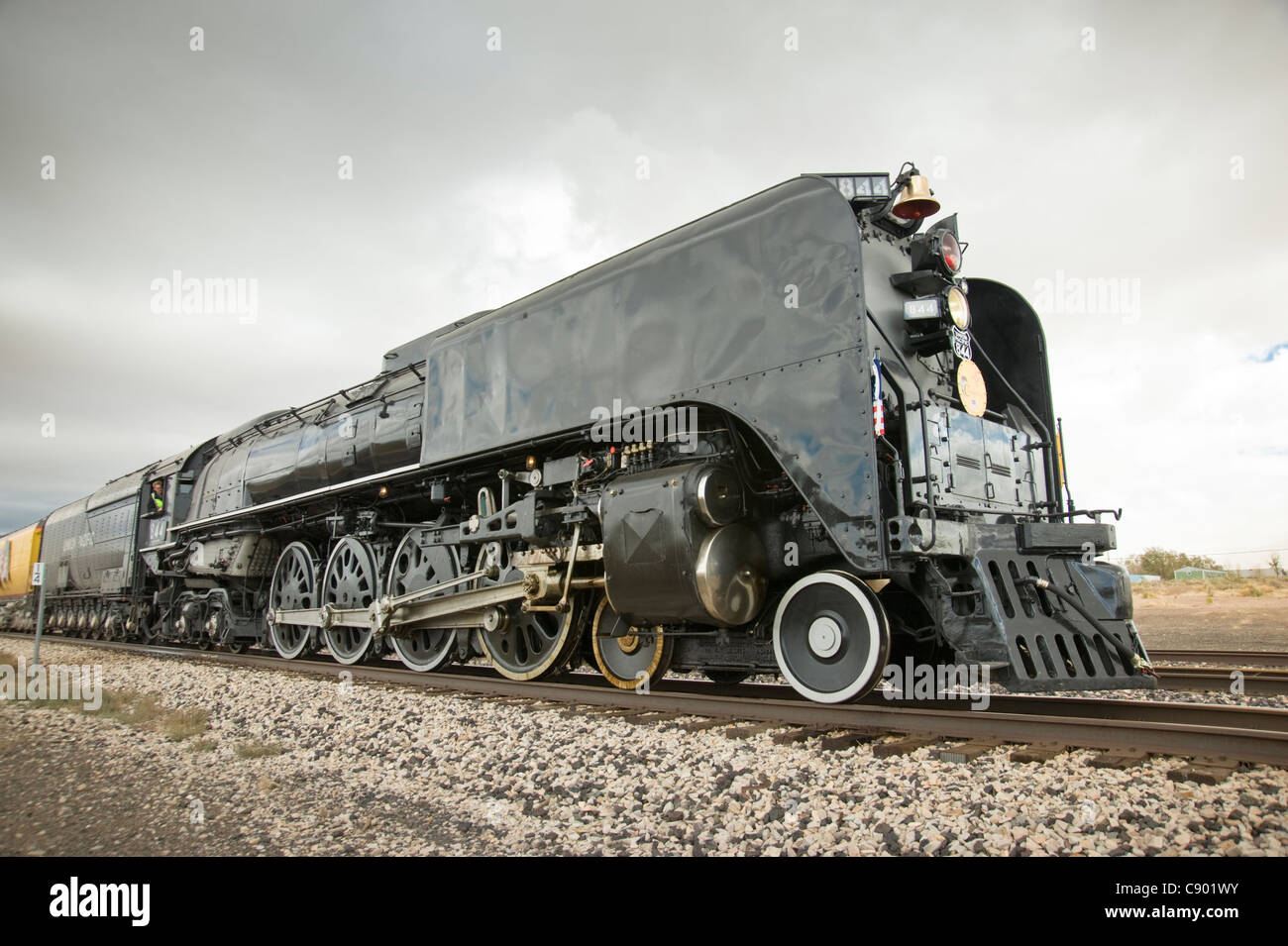 Union Pacific 844 machine à vapeur (configuration 4-8-4), 80 pouces (2 032 mm) roues pilote, 486 340 livres (220,6 tonnes) le poids du moteur. Banque D'Images