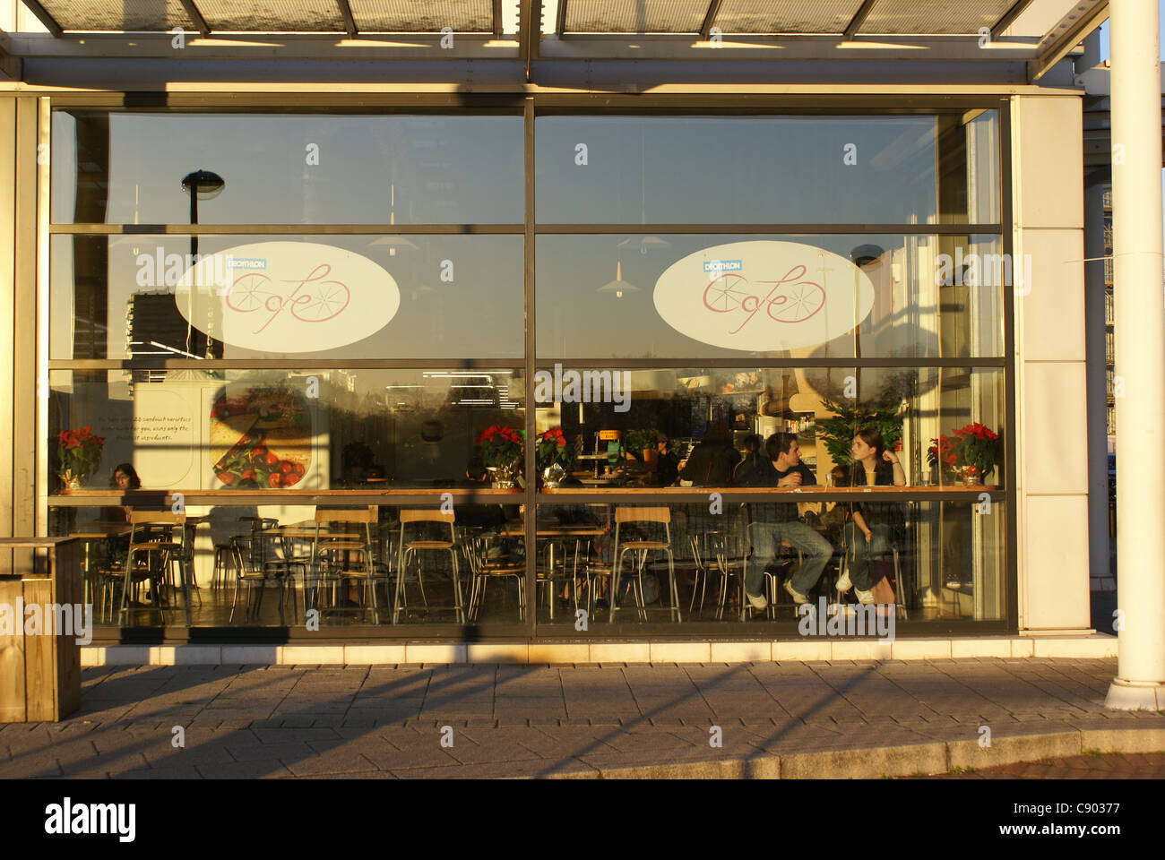 Decathlon surrey quays Banque de photographies et d’images à haute