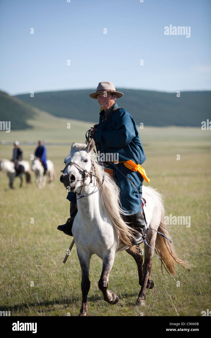 L'homme de Mongolie cheval équitation , Tsagaannuur, Khövsgöl, Mongolie Banque D'Images