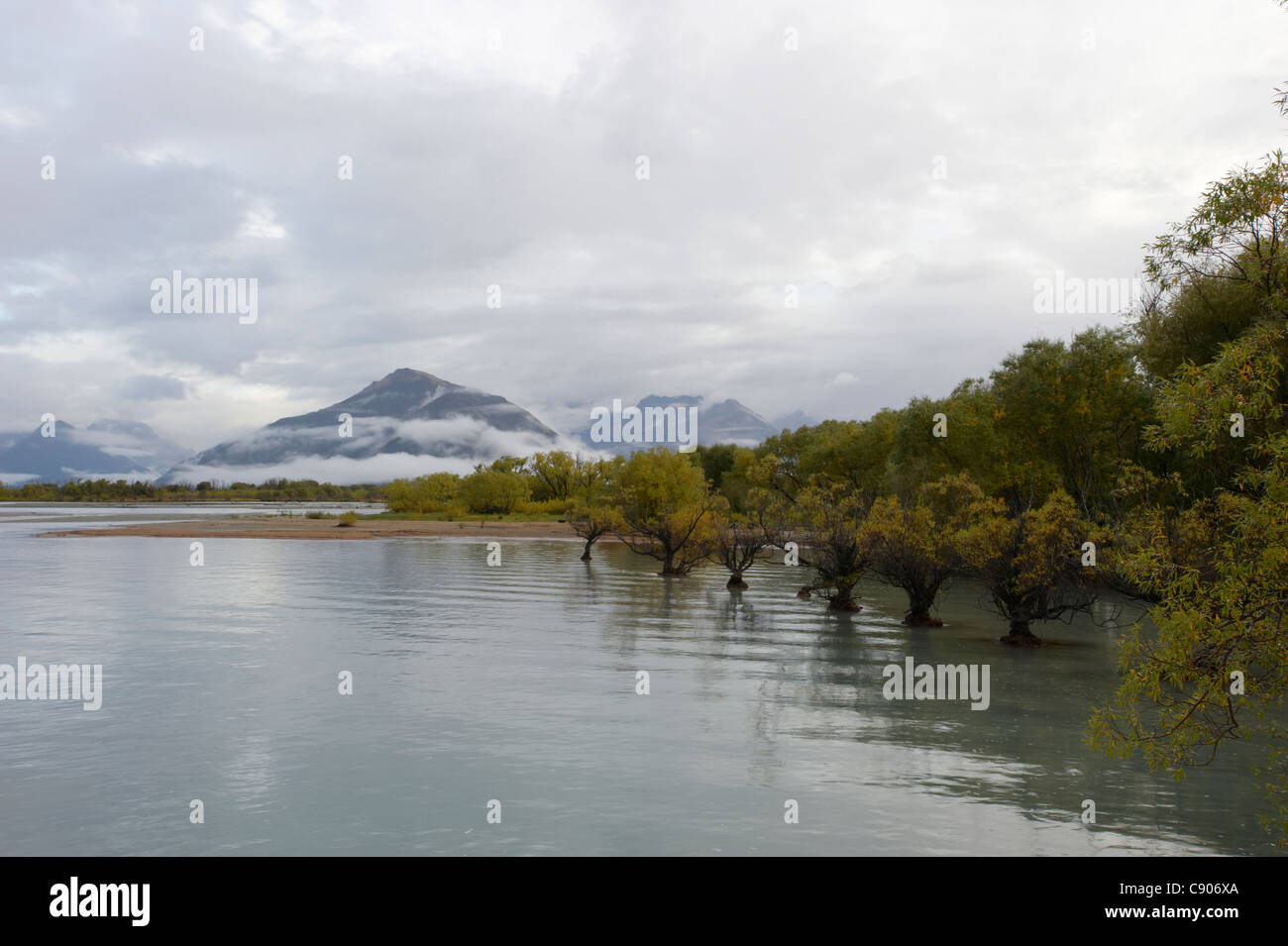 En regardant vers le lac Wakatipu montagnes environnantes de Kinloch et Paradise de Glenorchy, Otago, île du Sud, Nouvelle-Zélande Banque D'Images