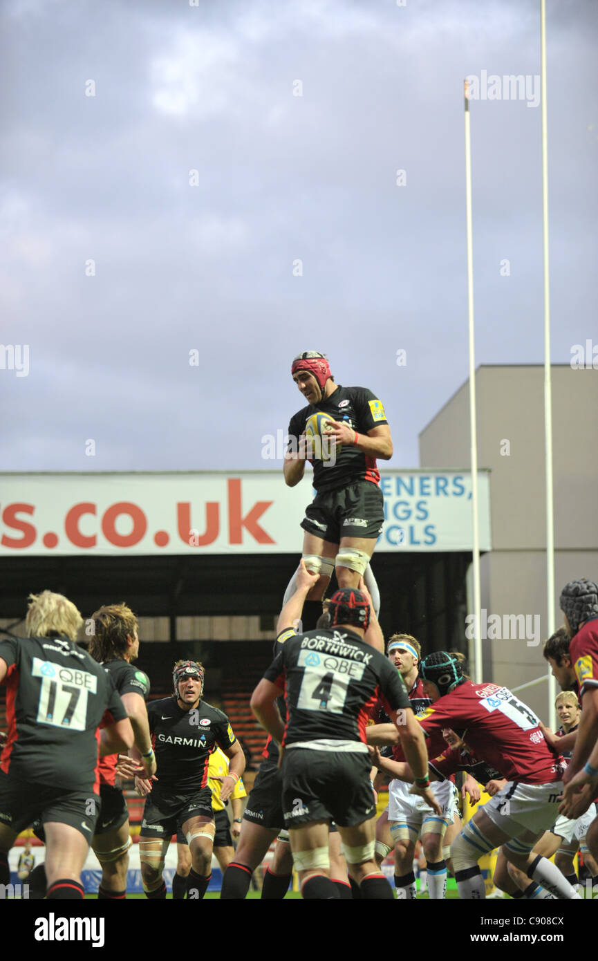 06/11/2011 Watford, Angleterre. alignement d'action à l'Aviva Premiership match entre les sarrasins et les Sale Sharks. Banque D'Images