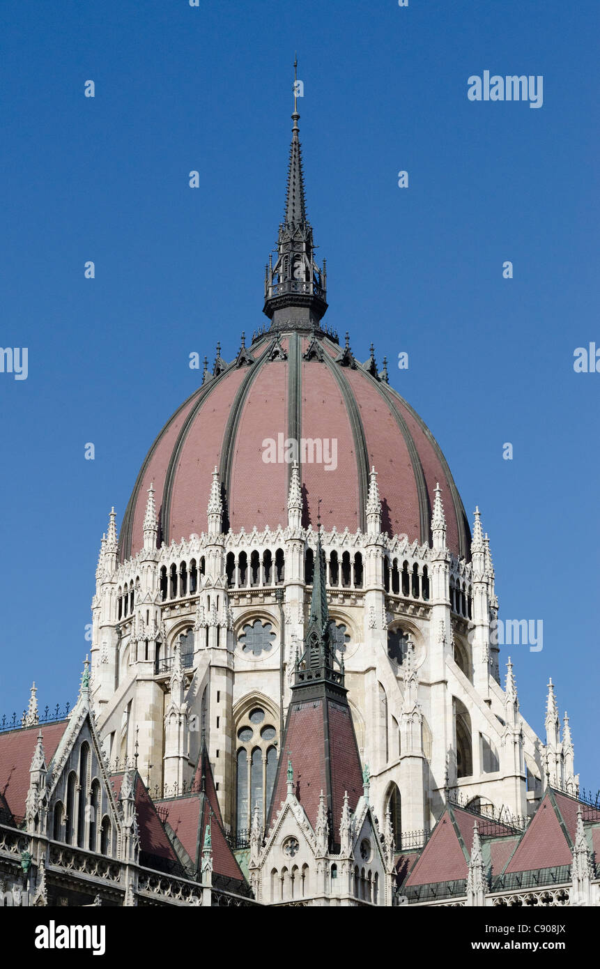 Coupole de l'édifice du parlement hongrois à Budapest Banque D'Images