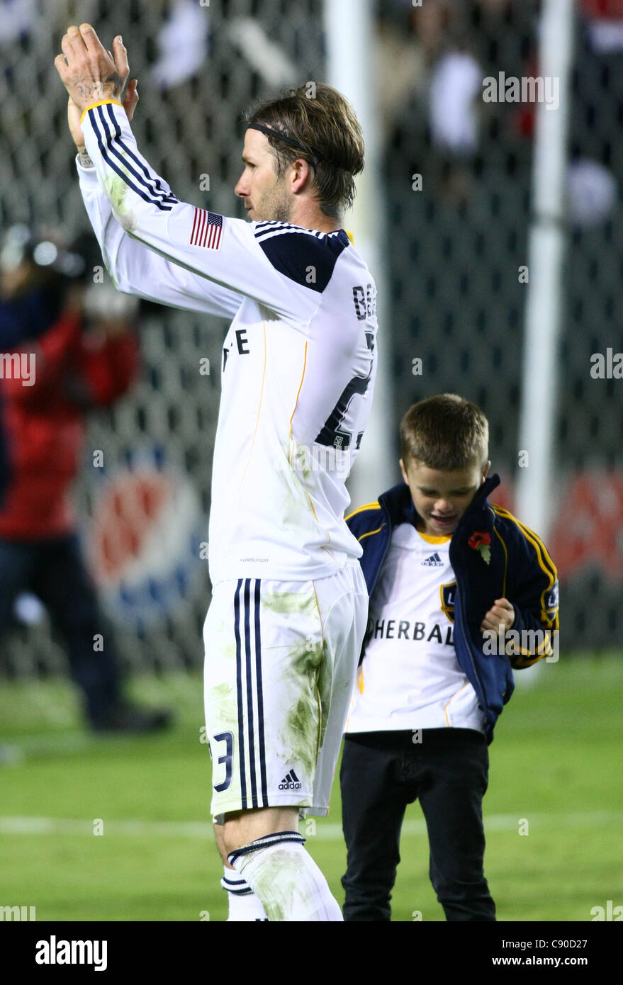 DAVID BECKHAM & CRUZ BECKHAM BECKHAM FAMILLE À LA GALXAY V REAL SALT LAKE CARSON LOS ANGELES CALIFORNIA USA 06 novembre 2011 Banque D'Images