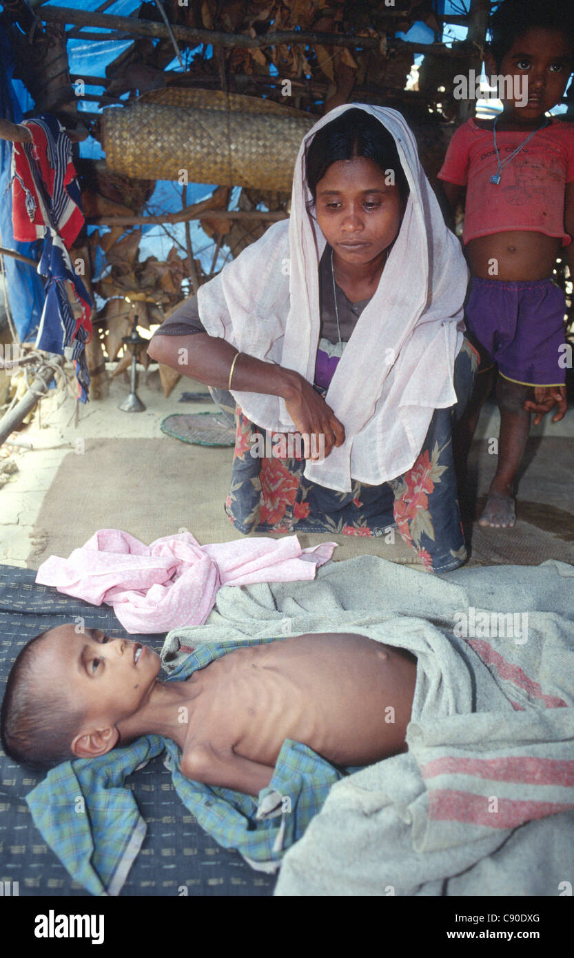 250 000 réfugiés Rohingyas (1/3 du total) de pop Province de l'Arakan en Birmanie fuir la répression du gouvernement. Teknaf. Le Bangladesh. 1992. Banque D'Images