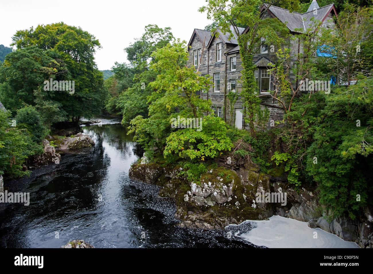 Le village de Betws-Y-coed, le parc national de Snowdonia, Pays de Galles, Royaume-Uni Banque D'Images