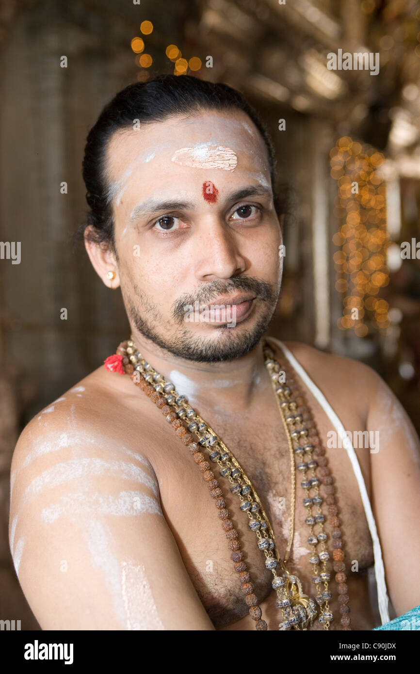 Sri Veerama Kaliamman Temple : prêtre du temple Banque D'Images