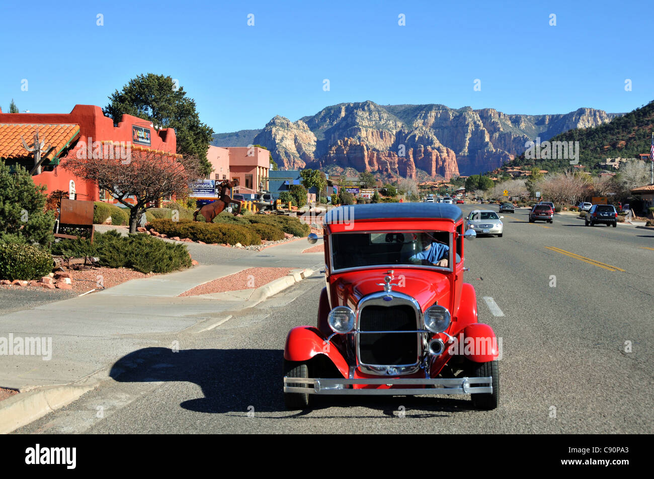Vintage car dans une rue de Sedona, Arizona, USA, Amérique du sud-ouest Banque D'Images