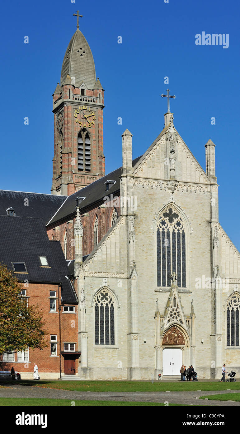 Les touristes visitant l'abbaye de Tongerlo, un couvent en Belgique Banque D'Images