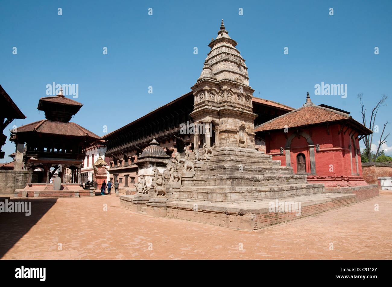 Bhaktapur est une ville animée sur une route à travers les montagnes du Népal. Il y a de grands saints temples historiques de la ville. Banque D'Images
