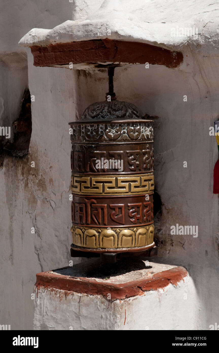 Boudhanath ou Bodhnath temple est l'un des sites bouddhistes les plus sacrés à Katmandou et site du patrimoine mondial de l'UNESCO. L Banque D'Images