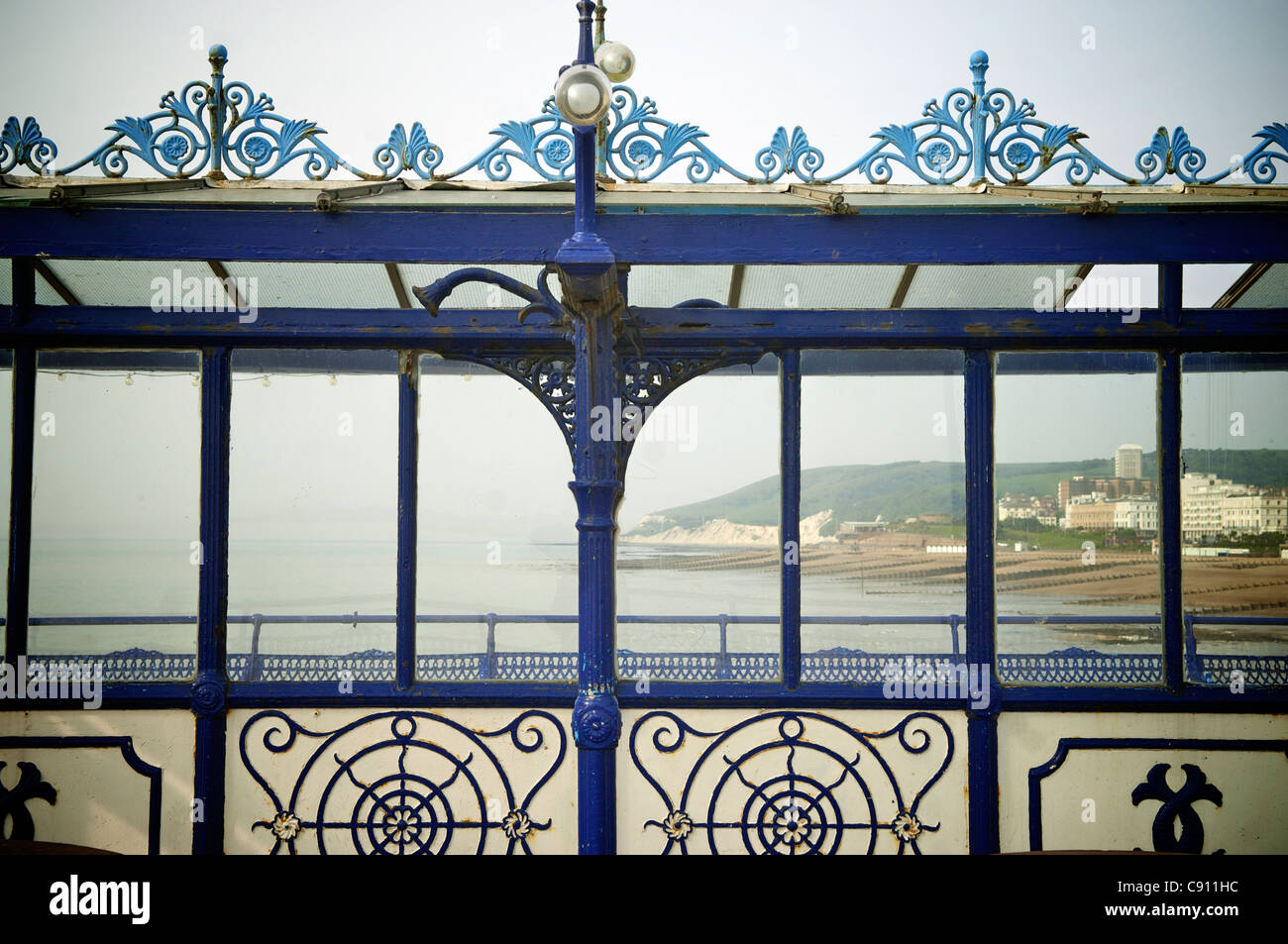 Abri orné sur la jetée d''Eastbourne. Banque D'Images