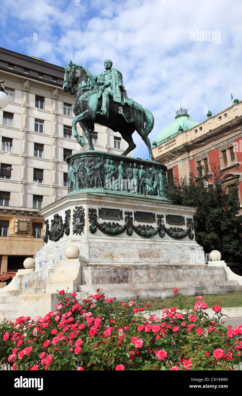 La statue du Prince Mihailo sur la place de la République est une grande statue équestre de la règle du 19ème siècle qui a été assassiné. Banque D'Images