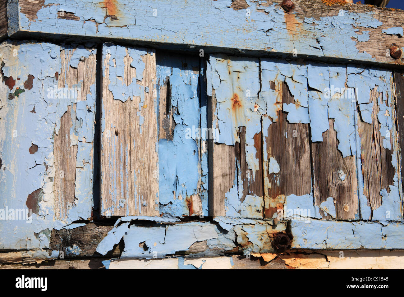 Vue détaillée de l'écaillage de la peinture sur l'ancien bateau de pêche sur le Stade, Hastings, East Sussex, UK Banque D'Images