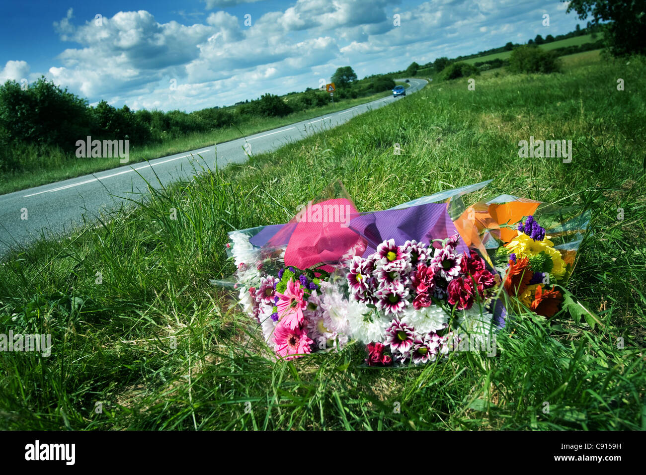 Les fleurs pour une victime d'un accident dans l'Oxfordshire en Angleterre Banque D'Images