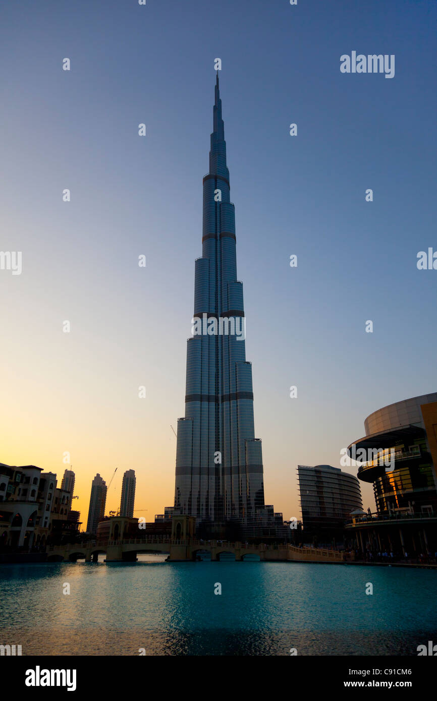 Dubaï Burj Khalifa à Dubai dans la nuit Banque D'Images