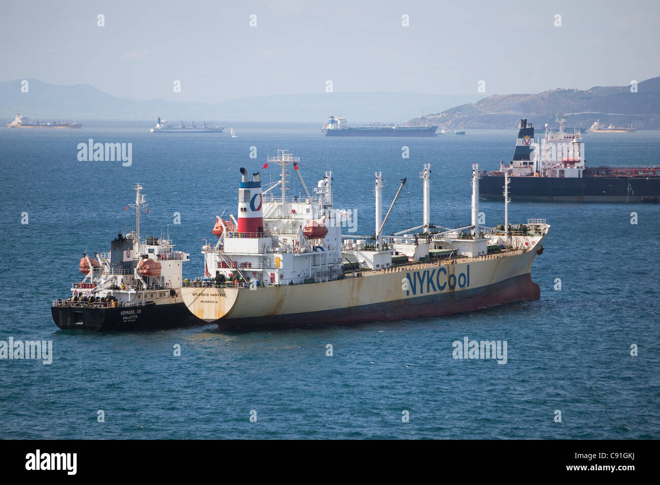 Les navires se trouvant à l'ancre, Gibraltar Bay Banque D'Images