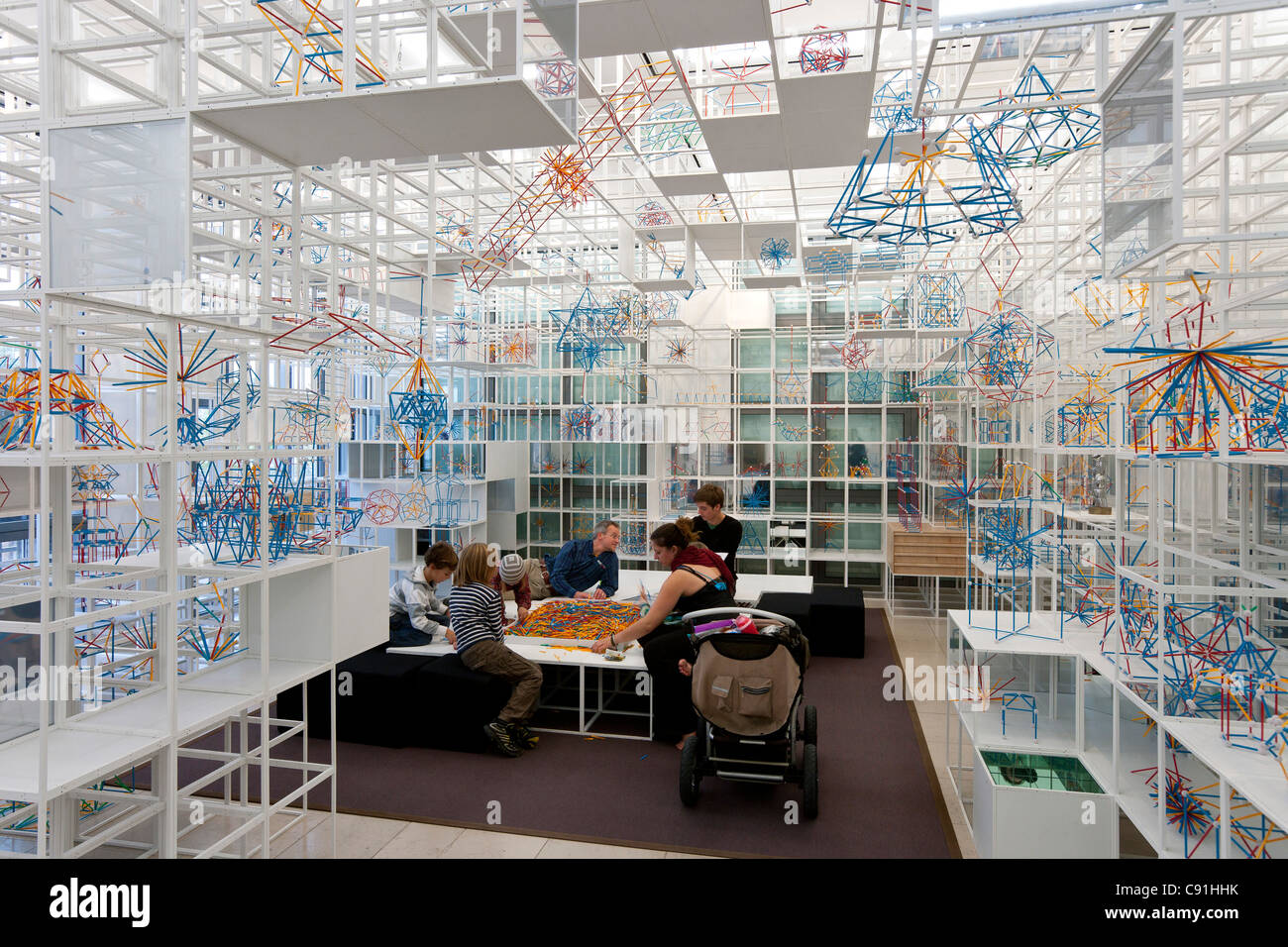 Das Hamburger Kinderzimmer ein Spielraum für den Anfang der Kritik von Olafur Eliasson Galerie d'art contemporain Hamburger Ku Banque D'Images