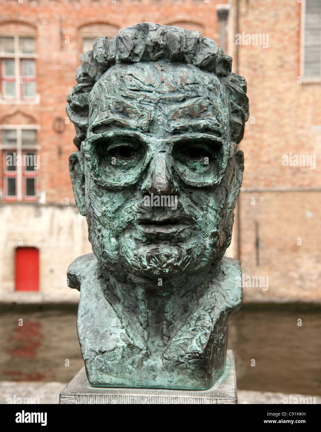 Frank Van Acker a été un parlementaire belge sénateur ministre et maire de Bruges. Cette superbe sculpture par Fernand Banque D'Images