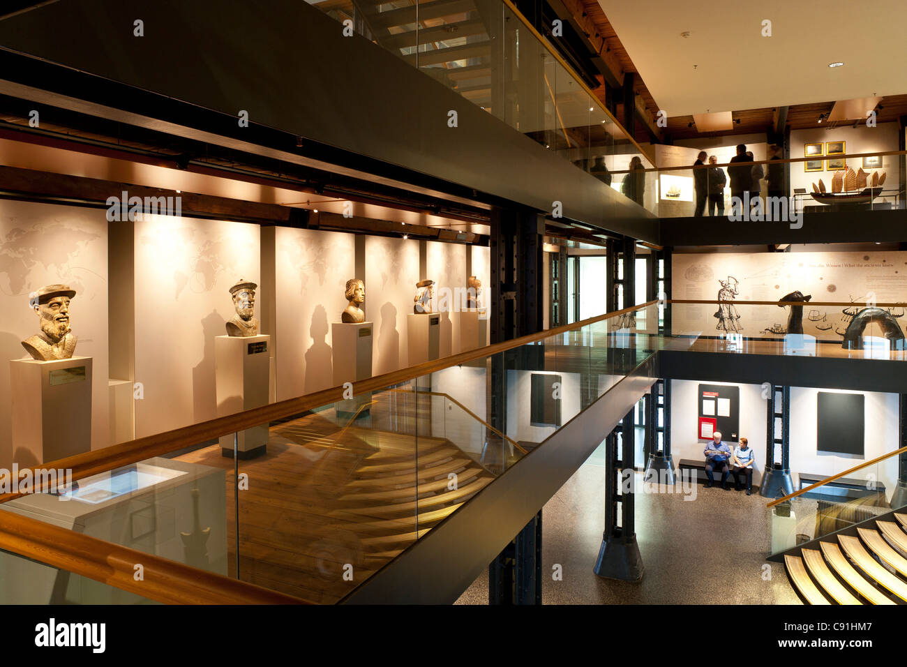 Galerie de l'atrium et au Musée Maritime International de Hambourg, ville hanséatique de Hambourg, Allemagne, Europe Banque D'Images