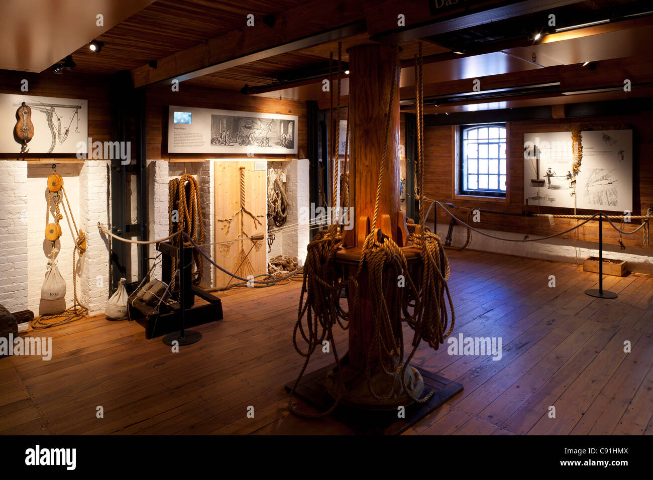 Démonstration de fabrication de corde et du nœud plat Musée Maritime International de Hambourg, ville hanséatique de Hambourg Allemagne Europe Banque D'Images
