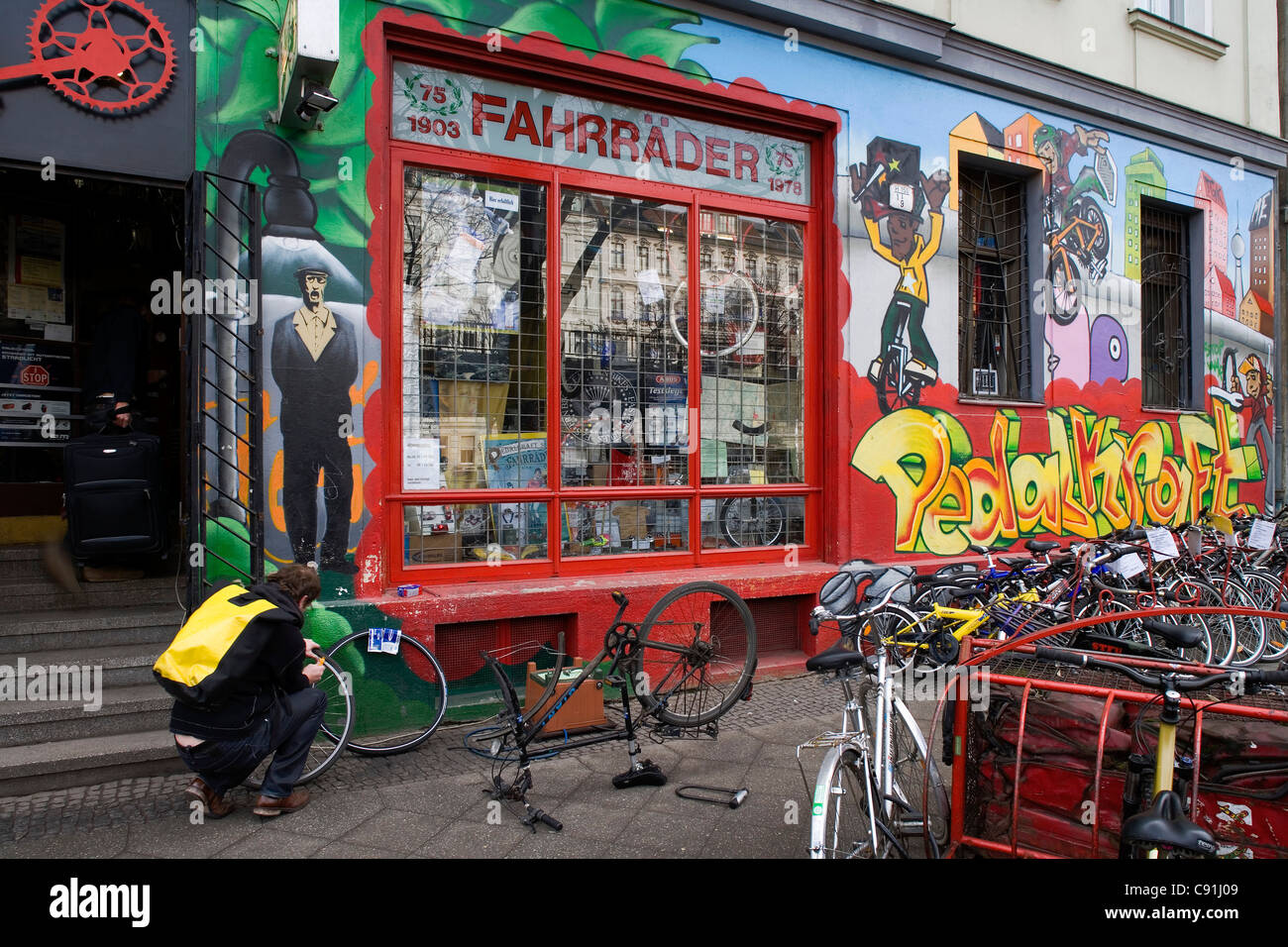 Location shop Pedalkraft dans Skalitzer Strasse, Berlin-Kreuzberg, Berlin, Germany, Europe Banque D'Images